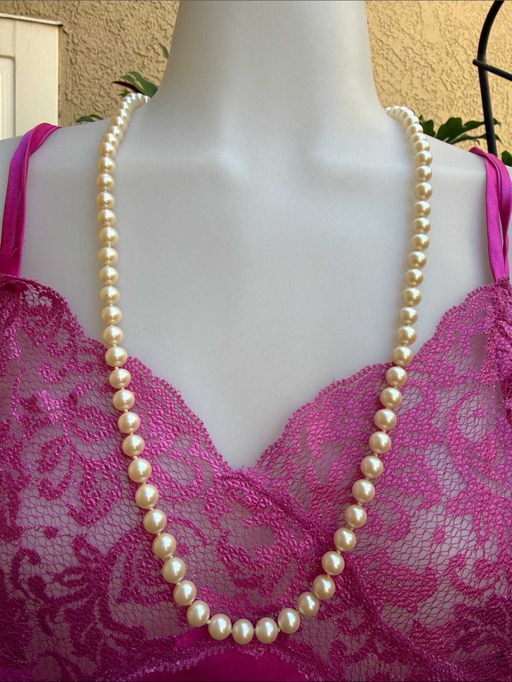 Classic Vintage Cream Glass Pearl Necklace - Elegant Jewelry